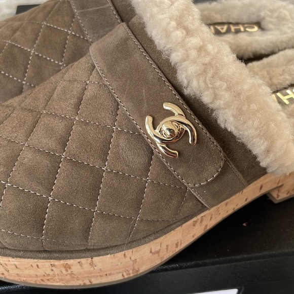 Authentic CHANEL 21A Quilted Suede Cork Shearling Mule / Clog Green/ Taupe SZ.37 - Picture 11 of 15